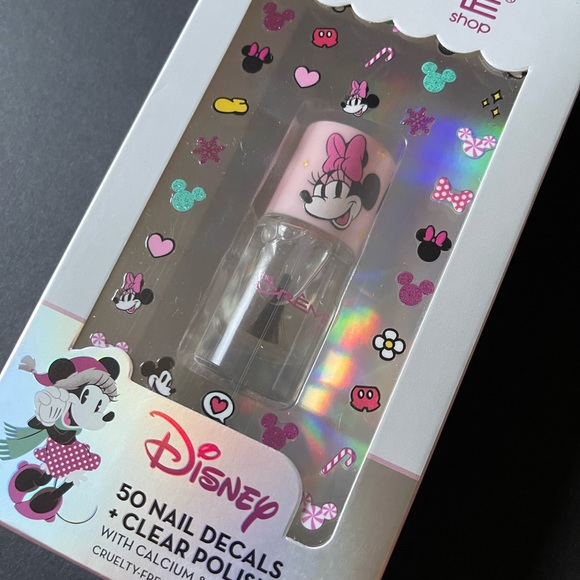 💅🏽 The Crème Shop x Disney holiday nail decals & clear polish. - Picture 2 of 5